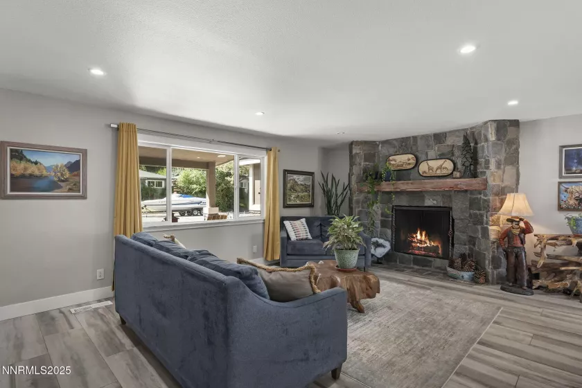 811 Crain, Carson City, Nevada 89703, 5 Bedrooms Bedrooms, ,2 BathroomsBathrooms,Residential,Residential,Crain,250055352