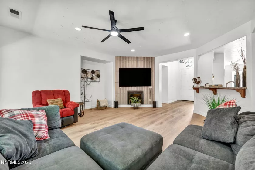 4719 Wood Thrush, Sparks, Nevada 89436, 3 Bedrooms Bedrooms, ,2 BathroomsBathrooms,Residential,Residential,Wood Thrush,250055364