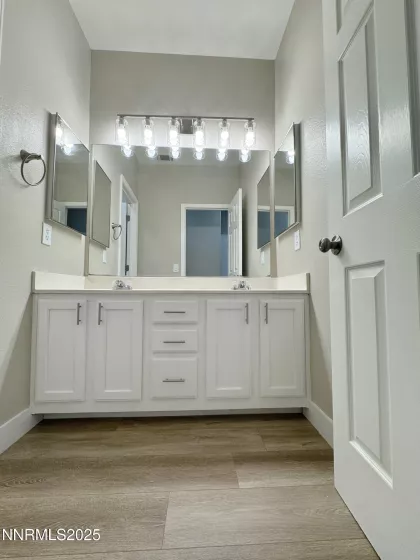 3868 Snow Valley, Reno, Nevada 89508, 7 Bedrooms Bedrooms, ,3 BathroomsBathrooms,Residential,Residential,Snow Valley,250055423