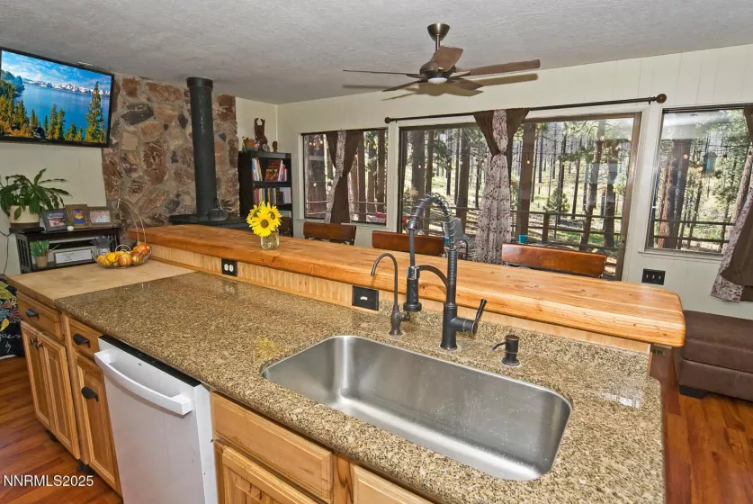 555 Pleasant Valley, Markleeville, California 96120, 2 Bedrooms Bedrooms, ,1 BathroomBathrooms,Residential,Residential,Pleasant Valley,250055453