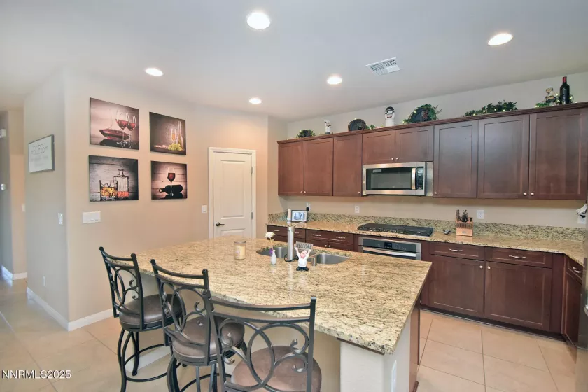 4956 Monrovia, Sparks, Nevada 89436, 4 Bedrooms Bedrooms, ,3 BathroomsBathrooms,Residential,Residential,Monrovia,250055497