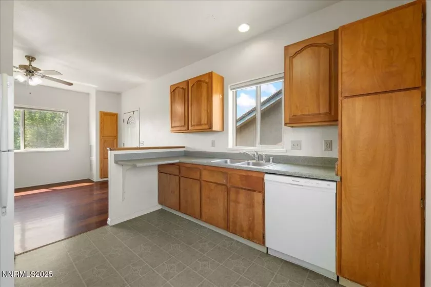 1516 Coleman, Reno, Nevada 89503, 6 Bedrooms Bedrooms, ,4 BathroomsBathrooms,Residential,Residential,Coleman,250055498