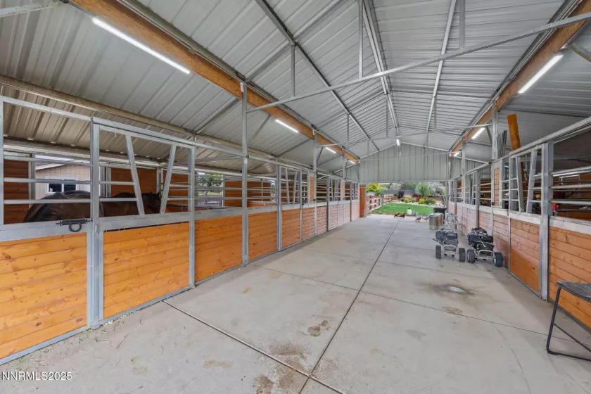 7 stall barn with water, and electricity, automatic waterers, tack room