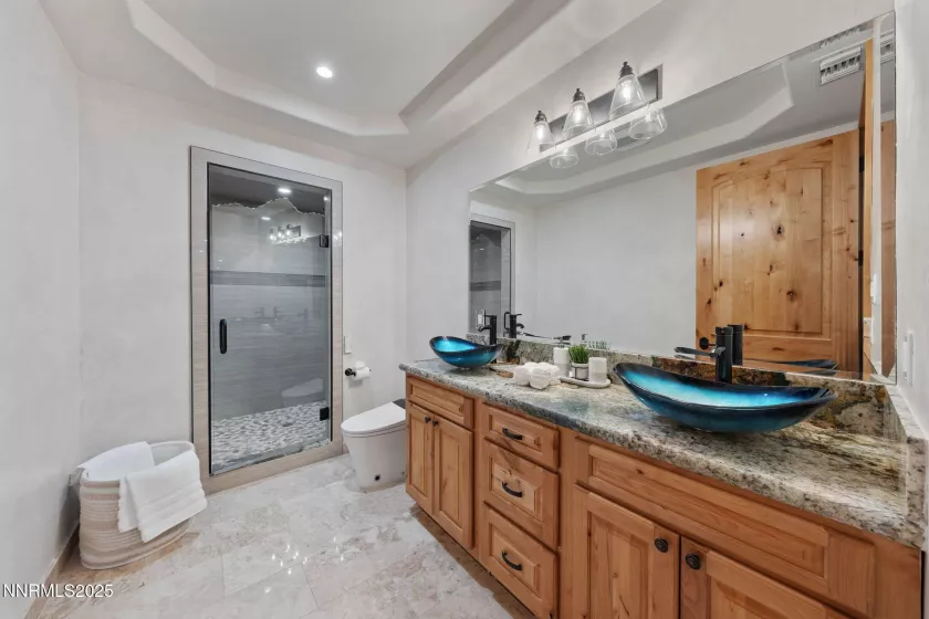 Pool Level Bedroom 2 - ensuite bathroom