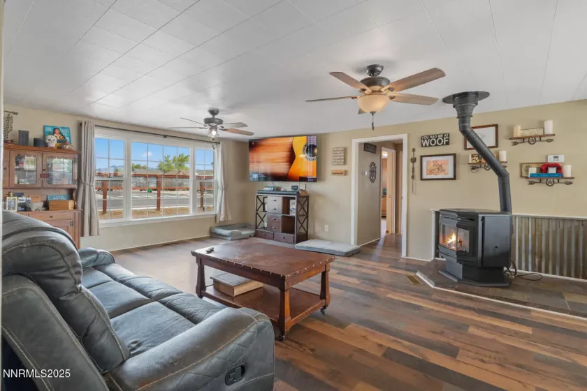 270 Elm, Fernley, Nevada 89408, 3 Bedrooms Bedrooms, ,2 BathroomsBathrooms,Residential,Residential,Elm,250055530