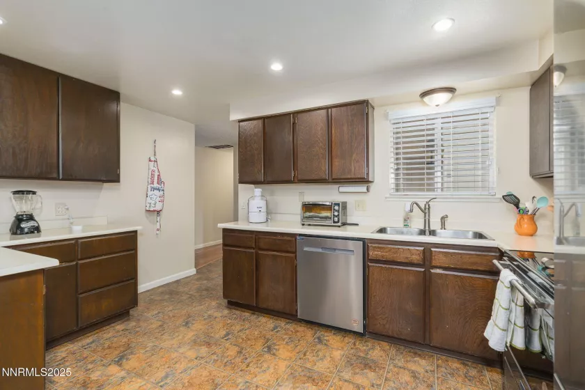 2942 Caballo, Reno, Nevada 89502, 3 Bedrooms Bedrooms, ,2 BathroomsBathrooms,Residential,Residential,Caballo,250055542