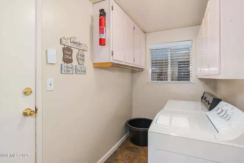 2942 Caballo, Reno, Nevada 89502, 3 Bedrooms Bedrooms, ,2 BathroomsBathrooms,Residential,Residential,Caballo,250055542