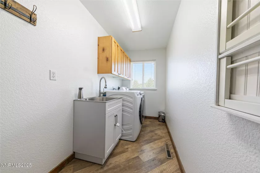 1310 Calavaras, Reno, Nevada 89521, 3 Bedrooms Bedrooms, ,2 BathroomsBathrooms,Residential,Residential,Calavaras,250055566