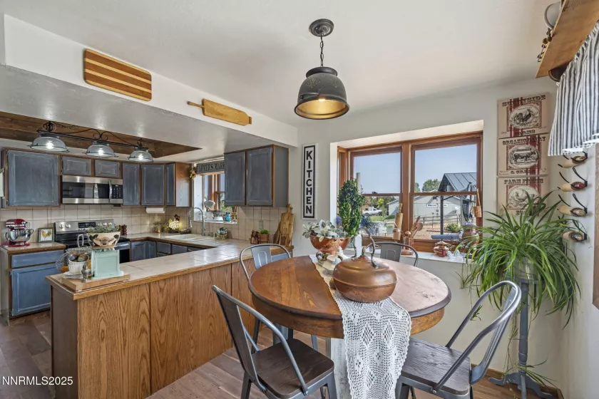 607 Stagecoach, Gardnerville, Nevada 89410, 3 Bedrooms Bedrooms, ,2 BathroomsBathrooms,Residential,Residential,Stagecoach,250055572