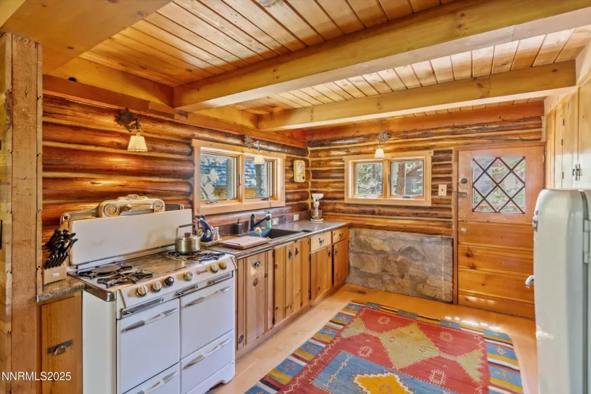 464 Elks, Zephyr Cove, Nevada 89448, 2 Bedrooms Bedrooms, ,2 BathroomsBathrooms,Residential,Residential,Elks,250055581