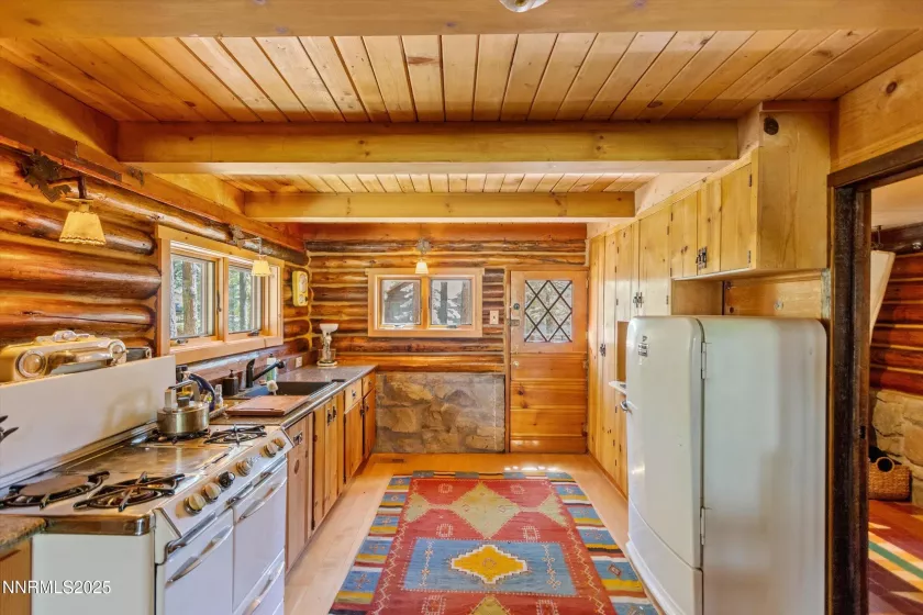 464 Elks, Zephyr Cove, Nevada 89448, 2 Bedrooms Bedrooms, ,2 BathroomsBathrooms,Residential,Residential,Elks,250055581