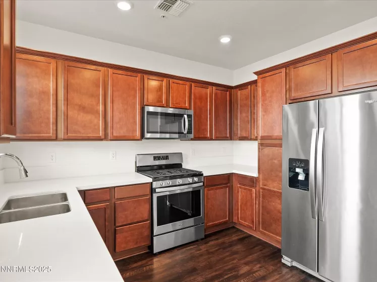 555 Logan Jacob, Reno, Nevada 89503, 2 Bedrooms Bedrooms, ,3 BathroomsBathrooms,Residential,Residential,Logan Jacob,250055583