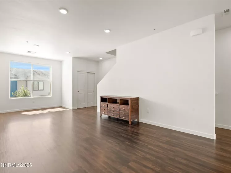 555 Logan Jacob, Reno, Nevada 89503, 2 Bedrooms Bedrooms, ,3 BathroomsBathrooms,Residential,Residential,Logan Jacob,250055583