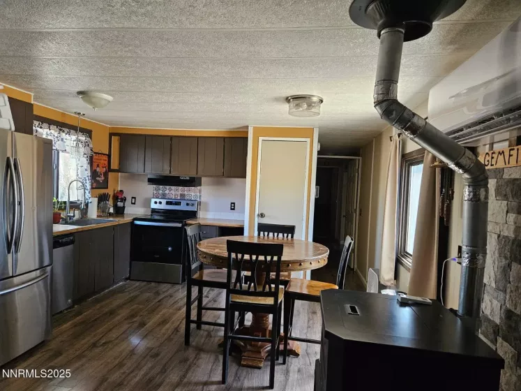 11 Mariposa, Round Mountain, Nevada 89045, 3 Bedrooms Bedrooms, ,2 BathroomsBathrooms,Residential,Residential,Mariposa,250055584