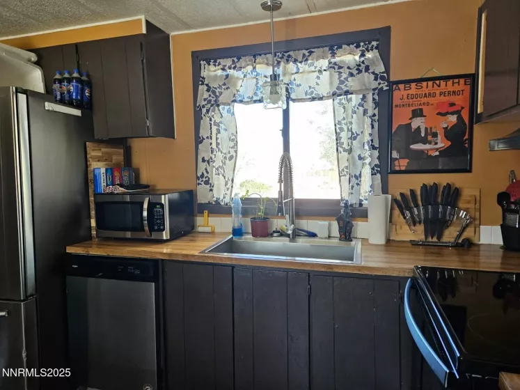11 Mariposa, Round Mountain, Nevada 89045, 3 Bedrooms Bedrooms, ,2 BathroomsBathrooms,Residential,Residential,Mariposa,250055584