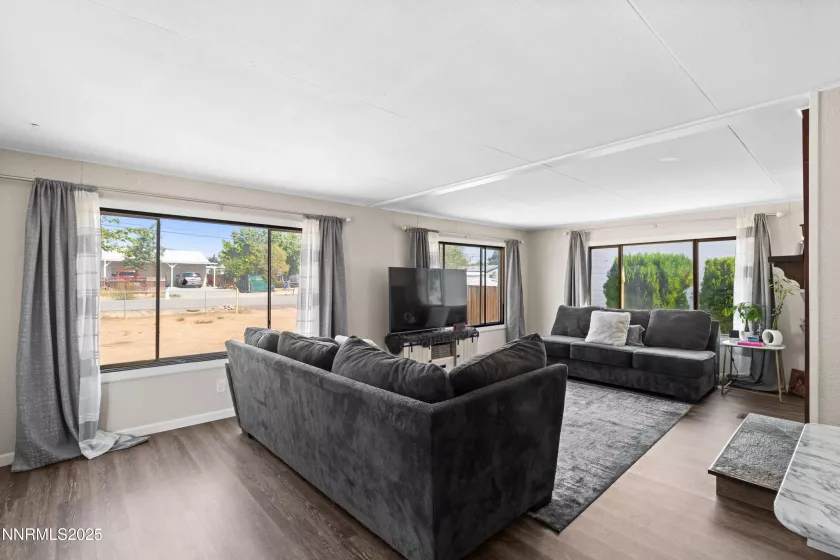 380 6th, Sun Valley, Nevada 89433, 3 Bedrooms Bedrooms, ,2 BathroomsBathrooms,Residential,Residential,6th,250055615
