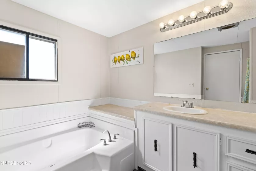 380 6th, Sun Valley, Nevada 89433, 3 Bedrooms Bedrooms, ,2 BathroomsBathrooms,Residential,Residential,6th,250055615