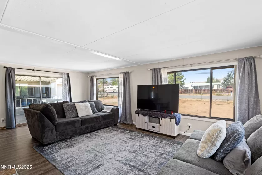 380 6th, Sun Valley, Nevada 89433, 3 Bedrooms Bedrooms, ,2 BathroomsBathrooms,Residential,Residential,6th,250055615