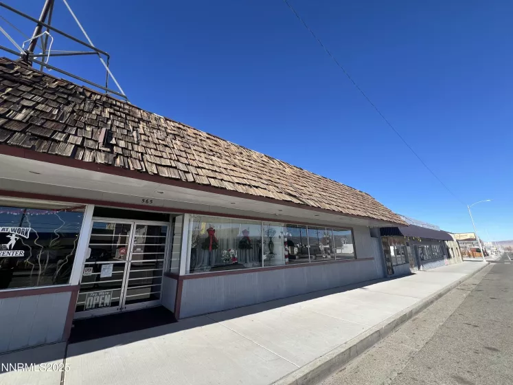 565 E, Hawthorne, Nevada 89415, ,Commercial Sale,Residential,E,250055621