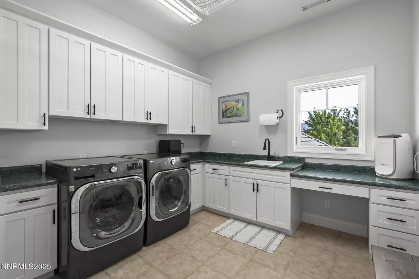 1465 Taos, Reno, Nevada 89511, 4 Bedrooms Bedrooms, ,5 BathroomsBathrooms,Residential,Residential,Taos,250055622