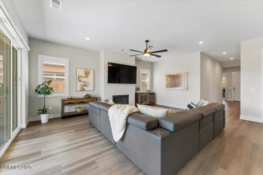 7536 Evans Bridge, Sparks, Nevada 89436, 3 Bedrooms Bedrooms, ,3 BathroomsBathrooms,Residential,Residential,Evans Bridge,250055629