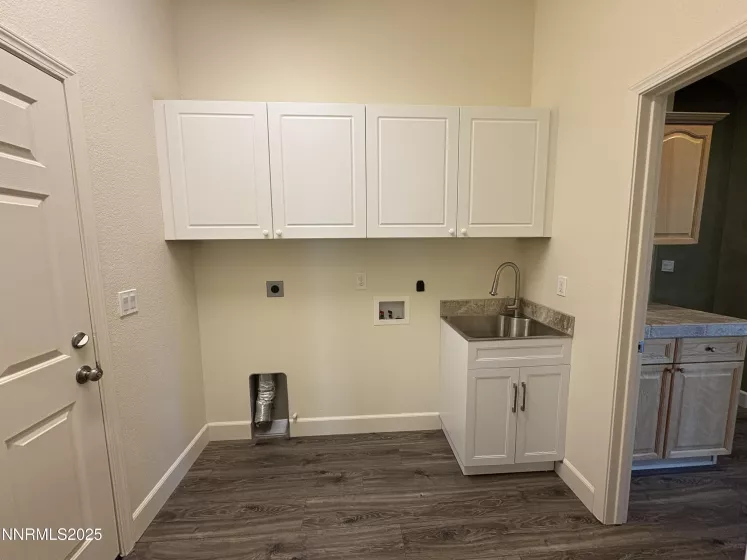 7483 Europa, Sparks, Nevada 89436, 4 Bedrooms Bedrooms, ,2 BathroomsBathrooms,Residential,Residential,Europa,250055650