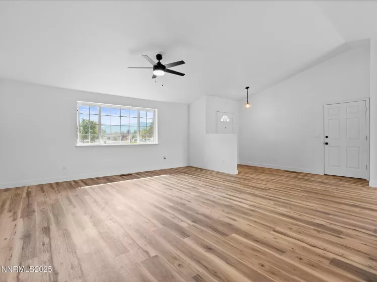 1286 Currycomb, Minden, Nevada 89423, 4 Bedrooms Bedrooms, ,3 BathroomsBathrooms,Residential,Residential,Currycomb,250055684