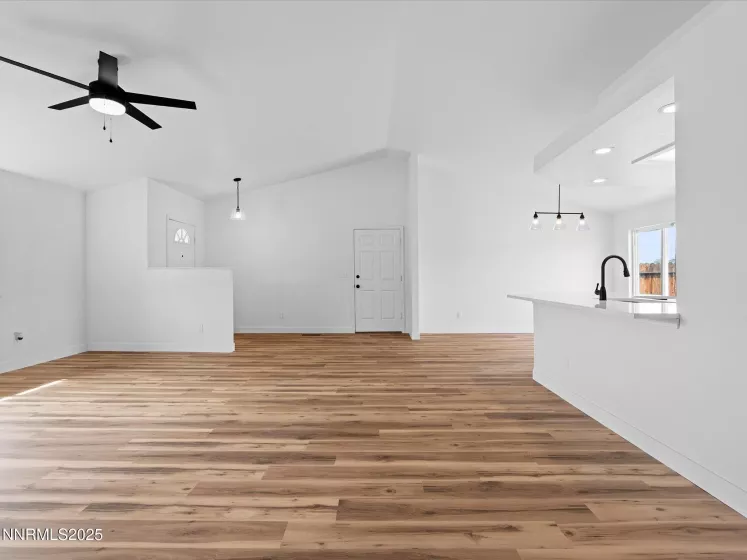 1286 Currycomb, Minden, Nevada 89423, 4 Bedrooms Bedrooms, ,3 BathroomsBathrooms,Residential,Residential,Currycomb,250055684