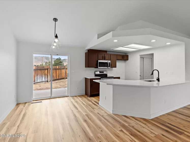 1286 Currycomb, Minden, Nevada 89423, 4 Bedrooms Bedrooms, ,3 BathroomsBathrooms,Residential,Residential,Currycomb,250055684