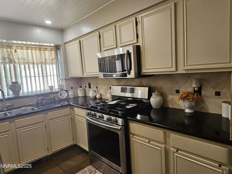 4071 Quinn Drive, Carson City, Nevada 89701, 3 Bedrooms Bedrooms, ,2 BathroomsBathrooms,Residential,Residential,Quinn Drive,250055686