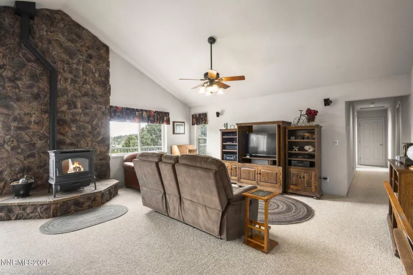 4510 Lousetown, Reno, Nevada 89521, 3 Bedrooms Bedrooms, ,2 BathroomsBathrooms,Residential,Residential,Lousetown,250055696