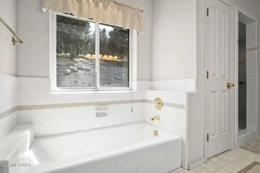 4510 Lousetown, Reno, Nevada 89521, 3 Bedrooms Bedrooms, ,2 BathroomsBathrooms,Residential,Residential,Lousetown,250055696