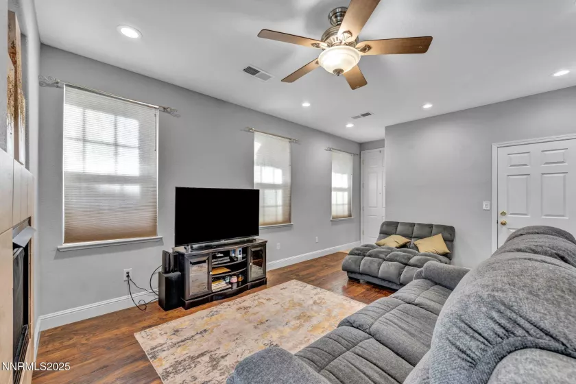 4033 Antinori, Sparks, Nevada 89436, 3 Bedrooms Bedrooms, ,3 BathroomsBathrooms,Residential,Residential,Antinori,250055713
