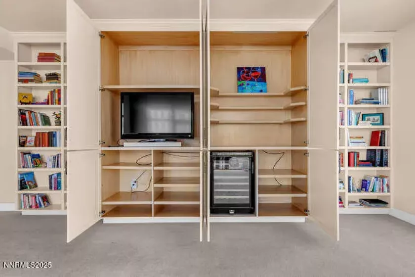 50 Sierra, Reno, Nevada 89501, 2 Bedrooms Bedrooms, ,2 BathroomsBathrooms,Residential,Residential,Sierra,250055717