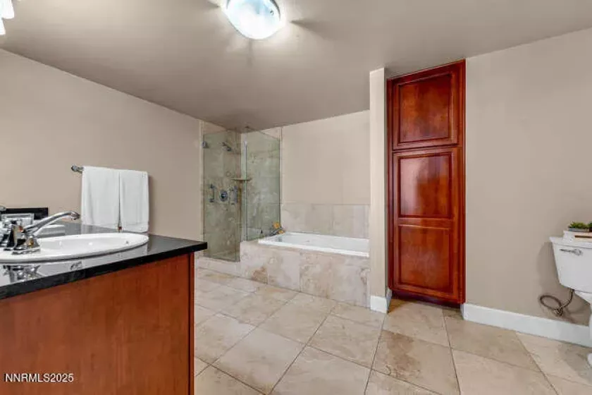 50 Sierra, Reno, Nevada 89501, 2 Bedrooms Bedrooms, ,2 BathroomsBathrooms,Residential,Residential,Sierra,250055717