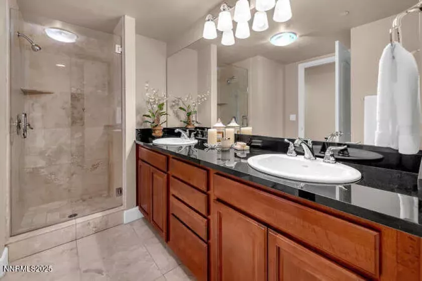 50 Sierra, Reno, Nevada 89501, 2 Bedrooms Bedrooms, ,2 BathroomsBathrooms,Residential,Residential,Sierra,250055717