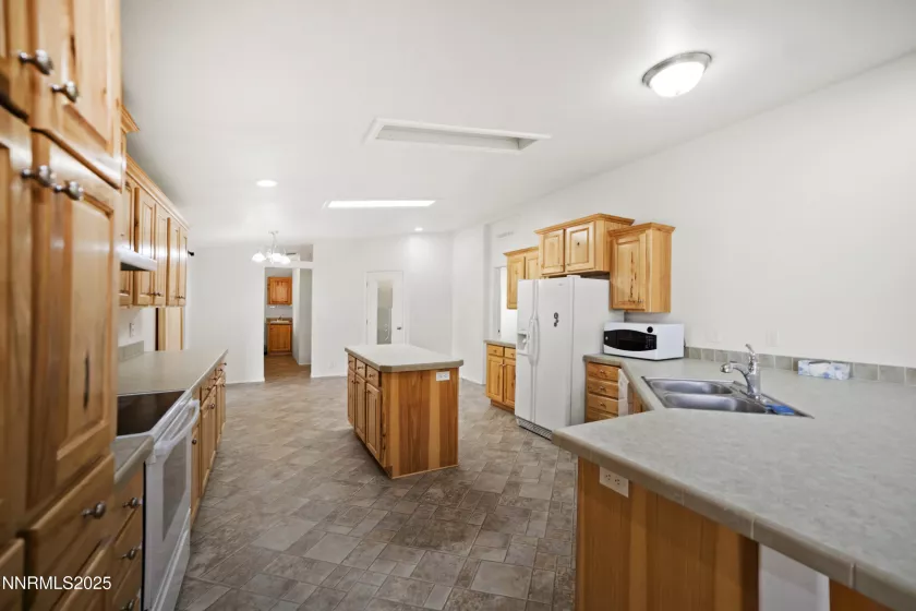 3900 Van Diest, Winnemucca, Nevada 89445, 3 Bedrooms Bedrooms, ,2 BathroomsBathrooms,Residential,Residential,Van Diest,250055721