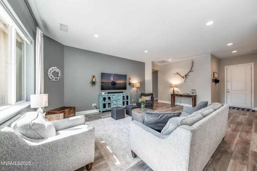 6756 Fabric, Sparks, Nevada 89436, 4 Bedrooms Bedrooms, ,3 BathroomsBathrooms,Residential,Residential,Fabric,250055727