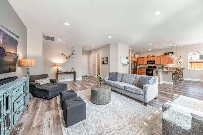 6756 Fabric, Sparks, Nevada 89436, 4 Bedrooms Bedrooms, ,3 BathroomsBathrooms,Residential,Residential,Fabric,250055727