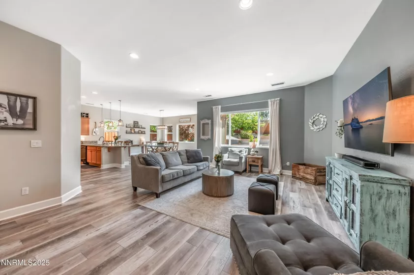 6756 Fabric, Sparks, Nevada 89436, 4 Bedrooms Bedrooms, ,3 BathroomsBathrooms,Residential,Residential,Fabric,250055727