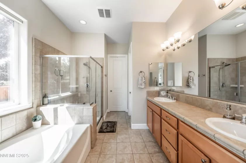 6756 Fabric, Sparks, Nevada 89436, 4 Bedrooms Bedrooms, ,3 BathroomsBathrooms,Residential,Residential,Fabric,250055727