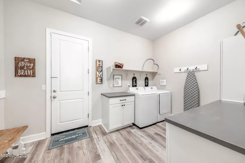 6756 Fabric, Sparks, Nevada 89436, 4 Bedrooms Bedrooms, ,3 BathroomsBathrooms,Residential,Residential,Fabric,250055727