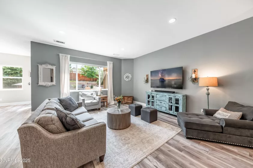 6756 Fabric, Sparks, Nevada 89436, 4 Bedrooms Bedrooms, ,3 BathroomsBathrooms,Residential,Residential,Fabric,250055727