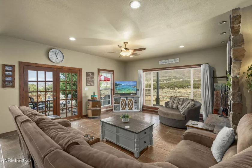 1255 Bedell, Reno, Nevada 89508, 3 Bedrooms Bedrooms, ,2 BathroomsBathrooms,Residential,Residential,Bedell,250055741
