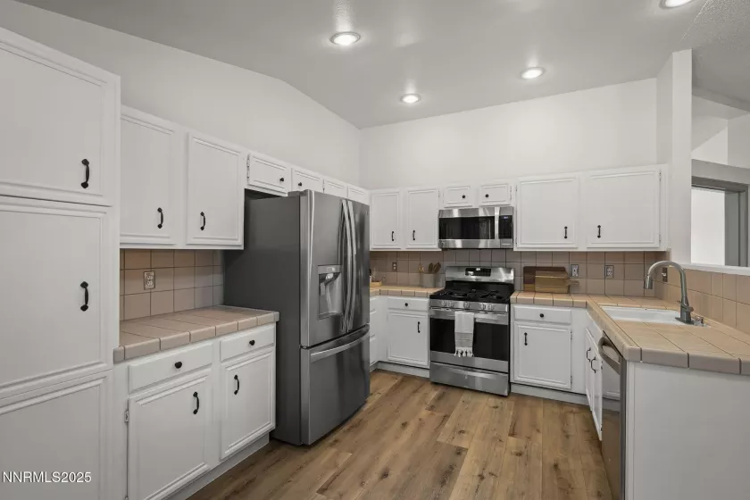 7690 Deep Bay, Reno, Nevada 89506, 4 Bedrooms Bedrooms, ,2 BathroomsBathrooms,Residential,Residential,Deep Bay,250055740