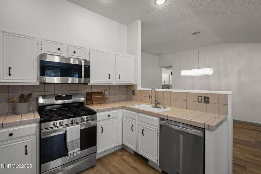 7690 Deep Bay, Reno, Nevada 89506, 4 Bedrooms Bedrooms, ,2 BathroomsBathrooms,Residential,Residential,Deep Bay,250055740