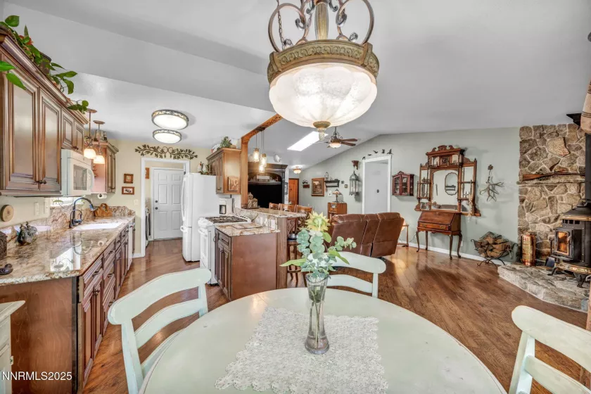 985 Hillside, Carson City, Nevada 89705, 3 Bedrooms Bedrooms, ,2 BathroomsBathrooms,Residential,Residential,Hillside,250055747