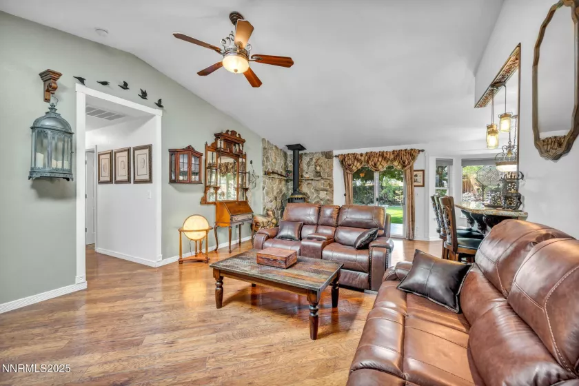 985 Hillside, Carson City, Nevada 89705, 3 Bedrooms Bedrooms, ,2 BathroomsBathrooms,Residential,Residential,Hillside,250055747