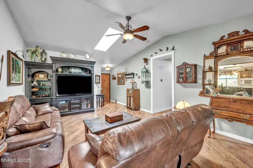 985 Hillside, Carson City, Nevada 89705, 3 Bedrooms Bedrooms, ,2 BathroomsBathrooms,Residential,Residential,Hillside,250055747