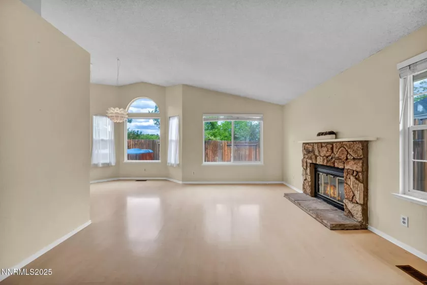 6087 White Water, Reno, Nevada 89523, 2 Bedrooms Bedrooms, ,2 BathroomsBathrooms,Residential,Residential,White Water,250055748